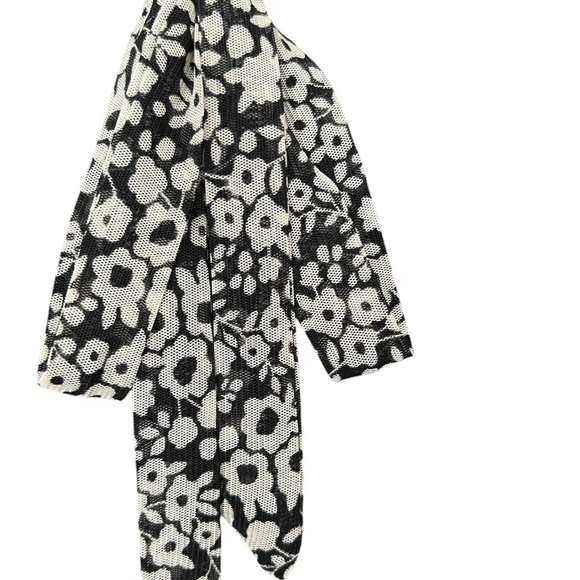 Women’s Floral Black and Cream Women's Top with Bow Size XL - Picture 3 of 7